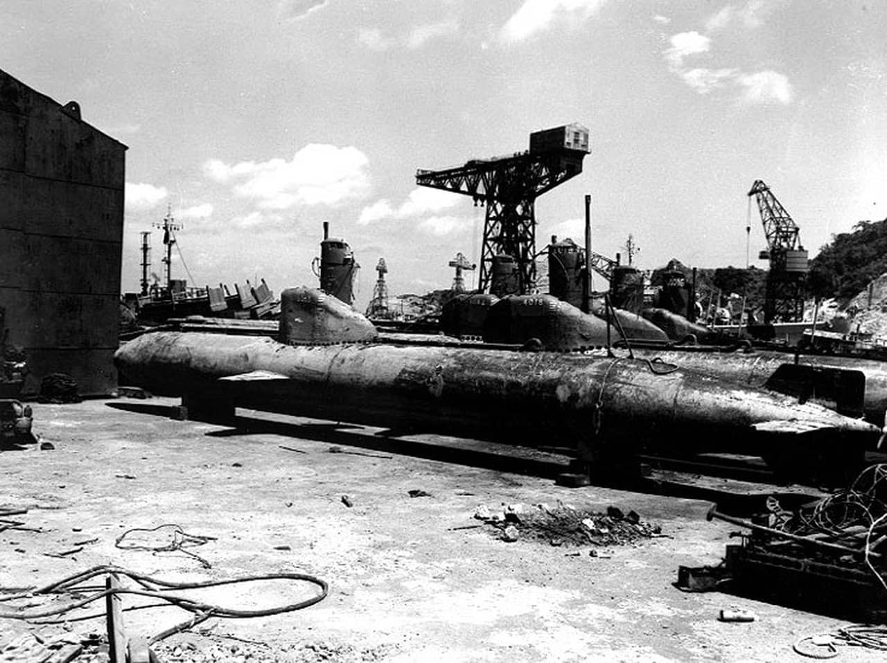战后在日本本土海军工厂(基地)发现的「海龙」级潜艇。注:由于1945年才生产的「海龙」(四式特攻艇)主要用作本土决战,因此并未参与实战便迎来了投降之日。
