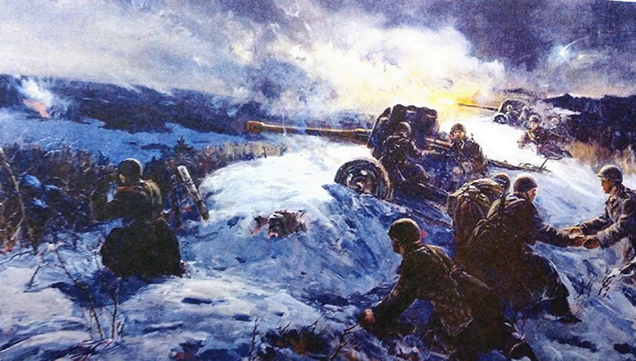 绘图:东线战场上,苏军1938式122毫米榴弹炮阵地上的炮兵们在进行夜间作战。