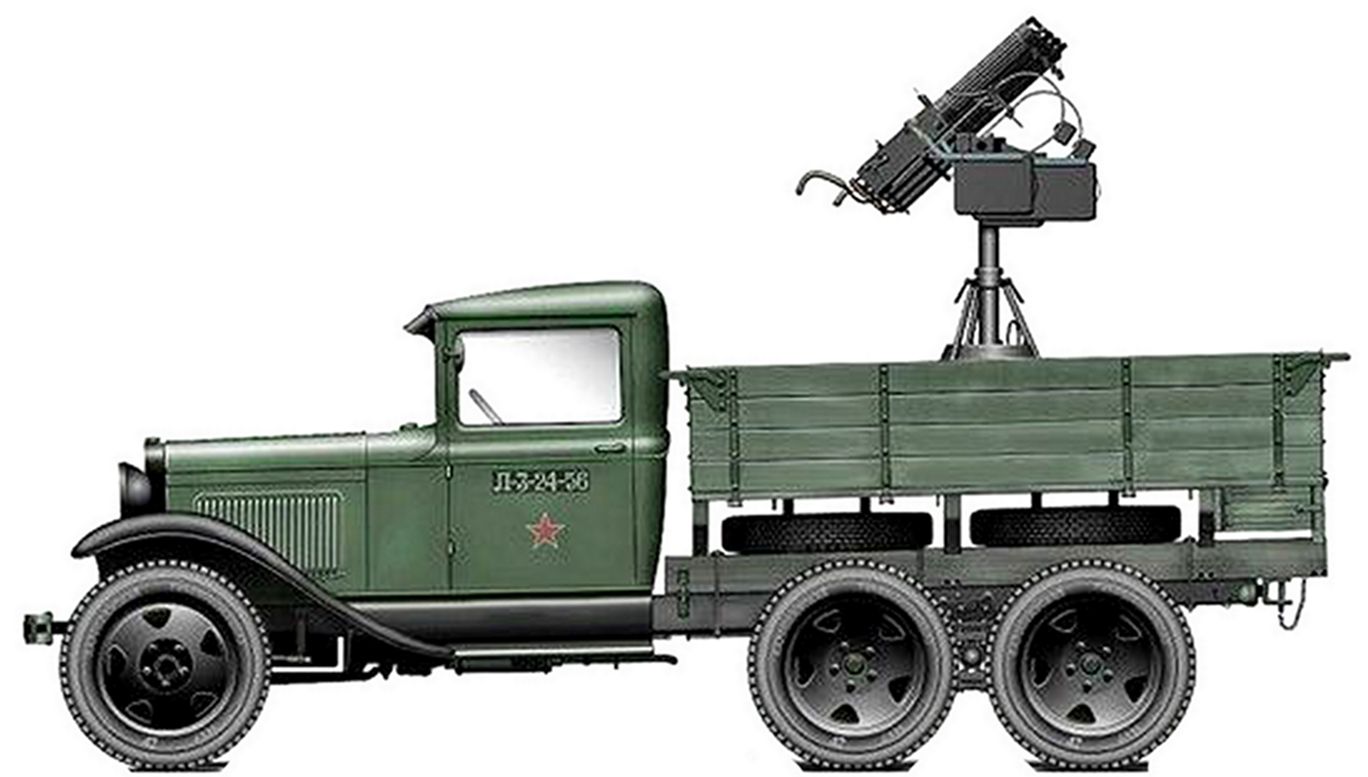 安装了一挺马克沁1901M4型四联重机枪的苏军嘎斯 GAZ-AAA 军用卡车，该车可作防空用，亦能作地面战斗的火力支援用。