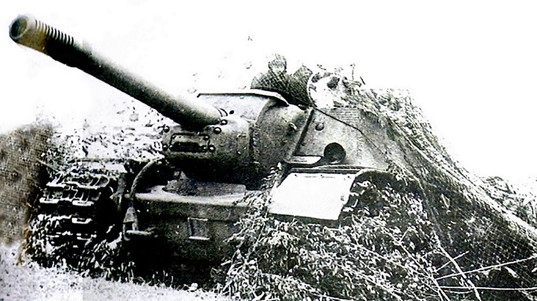 1943年8月,「库尔斯克会战」期间,东线苏联战场,由苏军Sankovsky少校指挥的一辆SU-152型自行榴弹炮车,该炮车在战斗中摧毁了10辆德国战车。