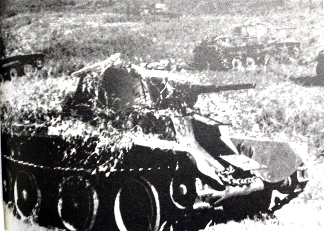 1941年,苏联卫国战争初期,一批苏军BT-7快速坦克正在集结。