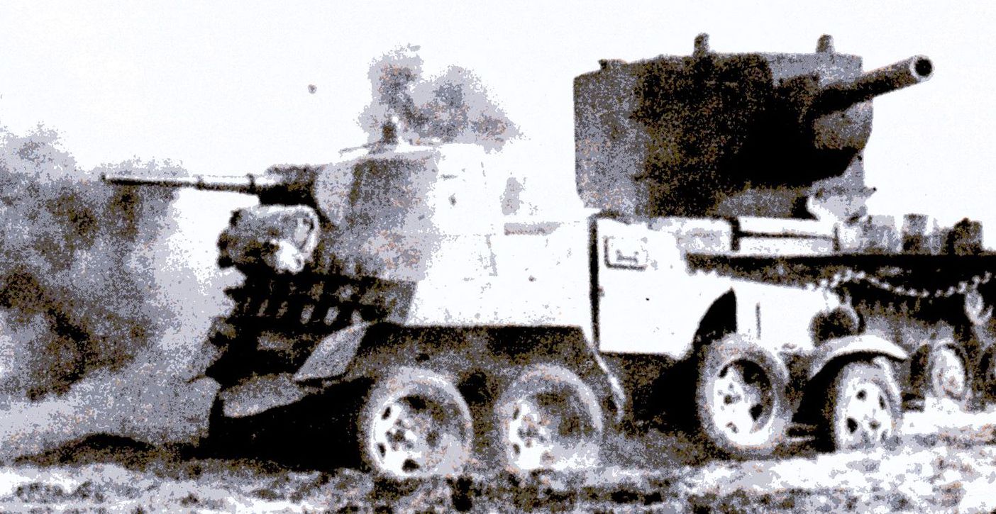 1941年夏季,「苏德战争」期间,东线苏联战场,一辆KV-2重型坦克(图中只见坦克巨大的炮塔)正在接近一辆BA-10装甲车。