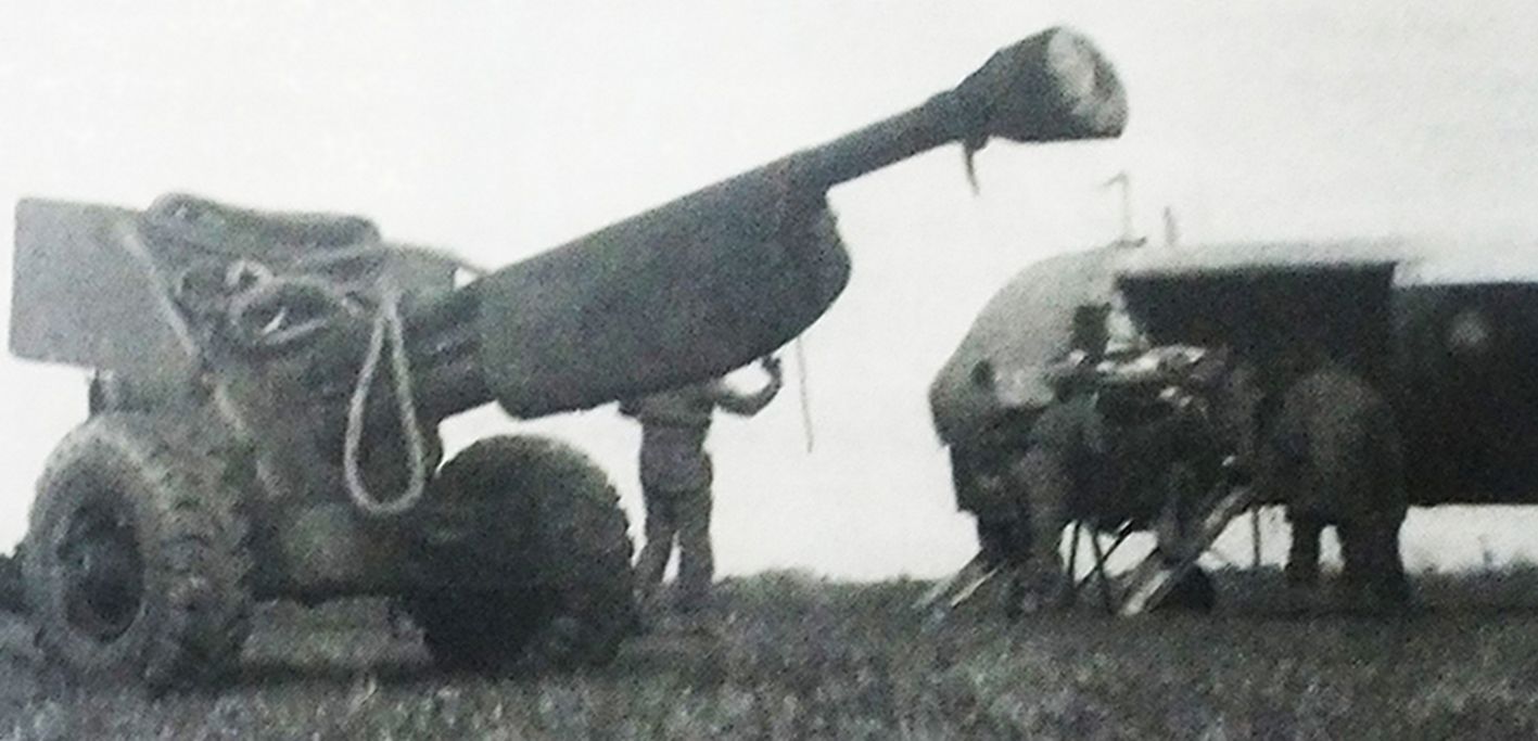 1944年9月,「市场花园行动」期间,盟军一门6磅反坦克炮正准备装入一架运输滑翔机中运往荷兰。