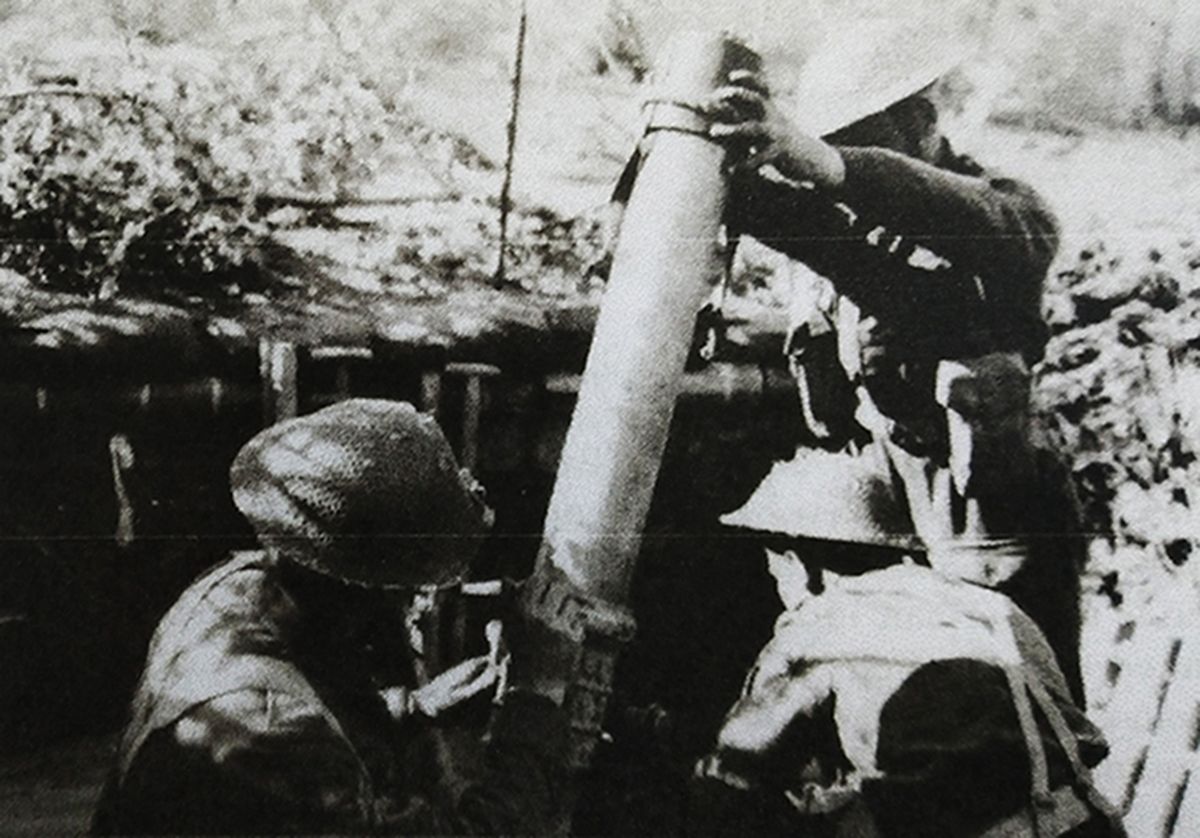 1944年夏天，「诺曼底战役」期间，西线法国战场，英军第2步兵旅火力支援连的一处4.2英寸重型迫击炮阵地。