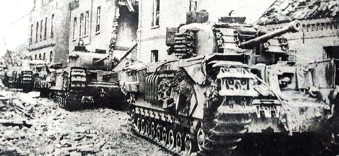 1945年初,「中欧会战」期间,某英军坦克旅的丘吉尔步兵坦克正在向德国纵深进发。