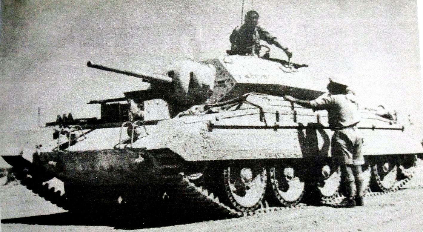 1942年8月,「阿拉曼战役」期间,北非沙漠战场,一辆隶属英军某装甲师编号为「T45128」的「十字军」Ⅱ型巡航坦克。
