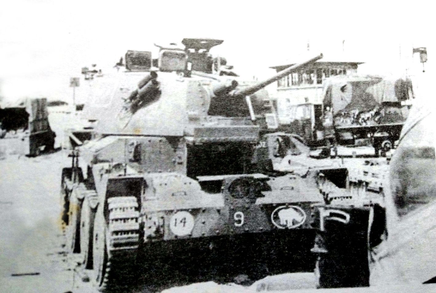 1940年5月底,「敦刻尔克撤退」期间,英军丢弃在法国敦刻尔克海滩上的第1装甲师的一辆 MK.Ⅲ A13 MKⅠ型巡航坦克。
