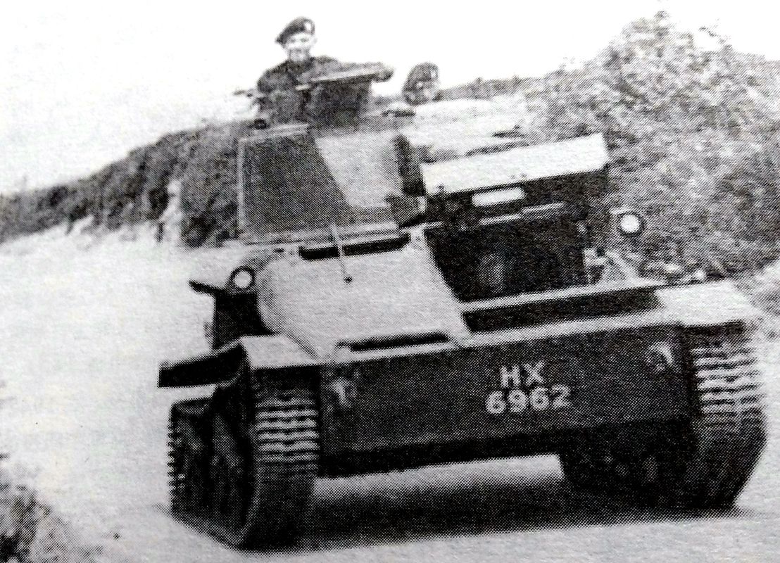 一辆MKⅥB轻型坦克正在英国某基地进行训练。