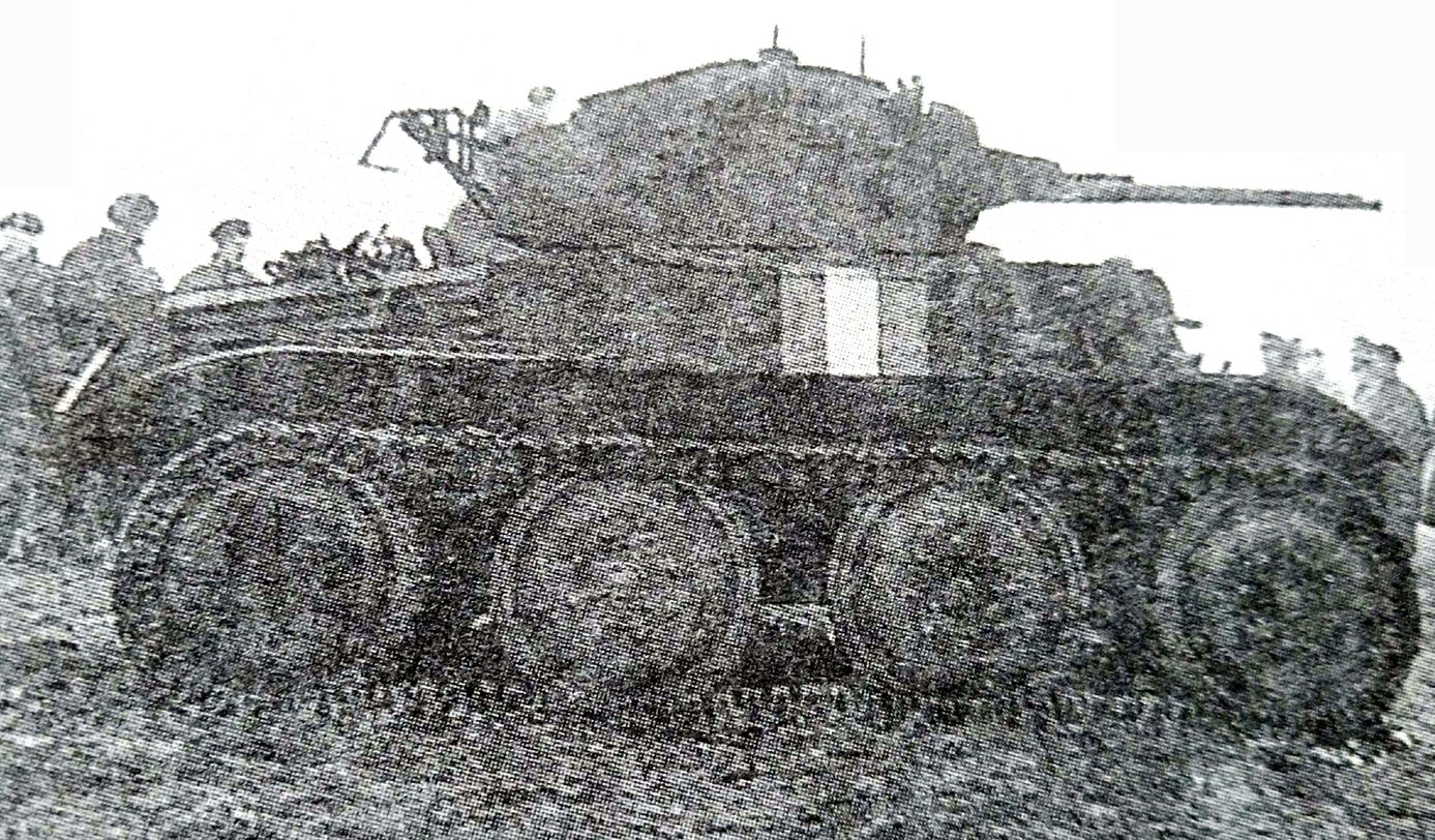 1945年,「莱茵河战役」期间,西欧德国战场,MKVII「坦特拉克」轻型坦克跟随英军空降部队参加了横渡莱茵河的战斗。