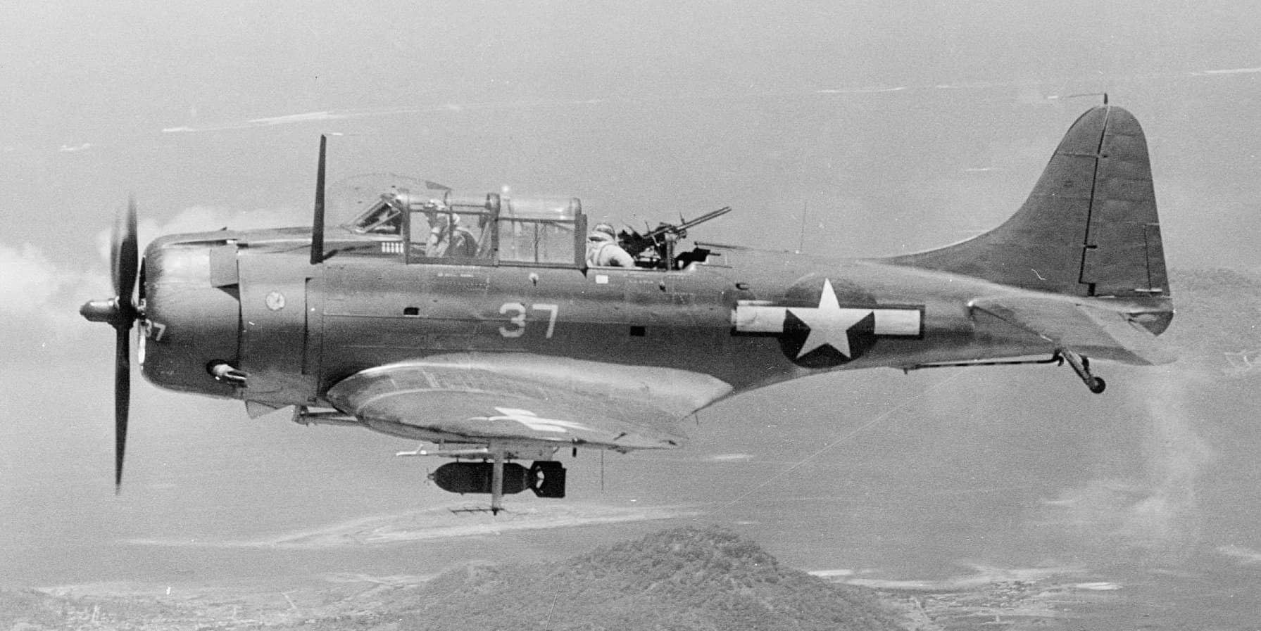 道格拉斯 SBD-5「无畏」俯冲轰炸机