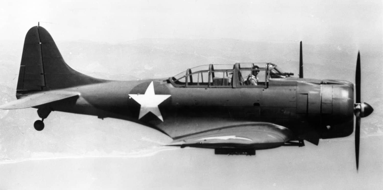 道格拉斯 A-24「女妖」俯冲轰炸机(陆基型)