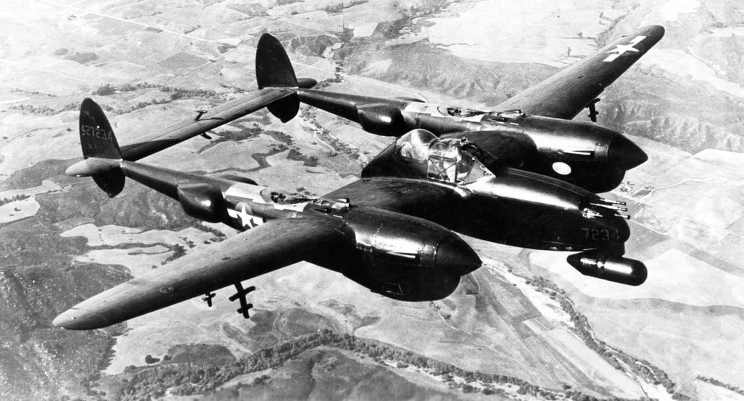一架由P-38L改装而成的洛克希德P-38M「夜间闪电」(Night Lightning)战斗机。该机序列号「44-27234」,制造编号「c/n 422-8238」。注:P-38M是一种加装AN/APS-6雷达吊舱的长航程夜间战斗机,该型机一共(改装)生产了75架,战后部分被美国CIA(中央情报局)接收,活跃至二十世纪五十年代后期。