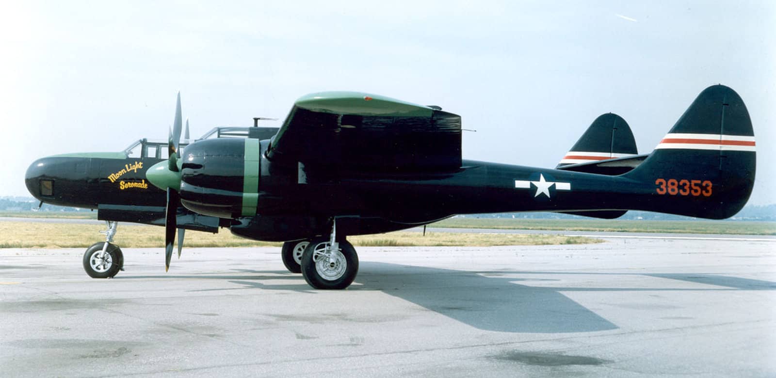 美国空军国家博物馆(USAFM)展出的P-61C-1NO「黑寡妇」夜间战斗机(序列号:42-8353)。该机采用了第550战斗机中队「月光小夜曲」号(原机是一架P-61B型战机,序列号:42-39468)的涂装。