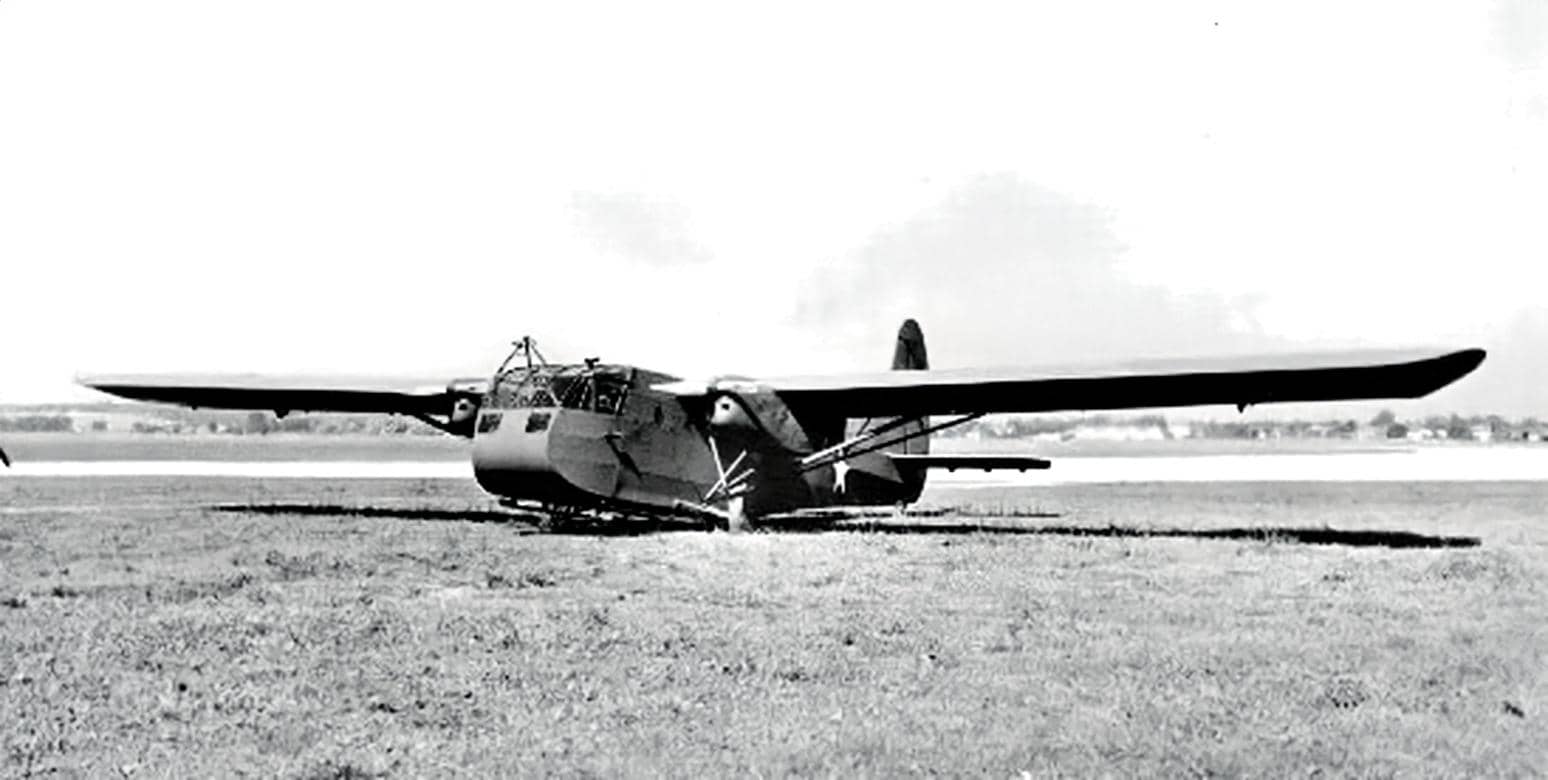 1940年代，静态展示的瓦科 XPG-2 动力滑翔试验机。注：XPG 是在 CG-4A 基础上加装2台小型活塞发动机的动力滑翔试验型，共改装 XPG-1、XPG-2 等数架，验证滑翔机自行起飞与转场能力，最终未投入量产。其中 XPG-2 由里奇菲尔德（Ridgefield）公司改装，加装了两台175马力（130千瓦）的 Ranger L-440-1 型发动机。