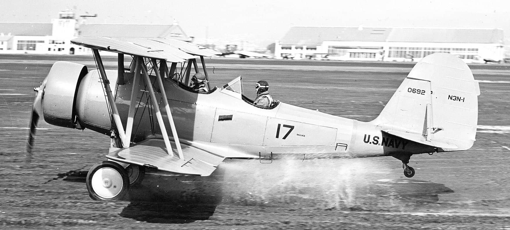 海军飞机厂 N3N-1 初级教练机