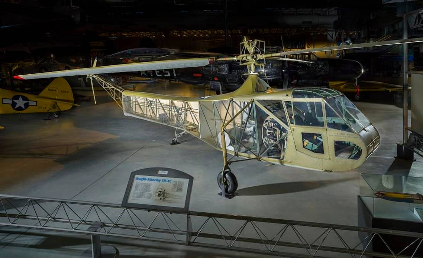 美国国家航空航天博物馆(National Air and Space Museum)内展出的西科斯基XR-4C原型机。注:西科斯基XR-4(公司编号:VS-316A)是R-4系列的原型,1942年1月14日首飞,装165马力Warner R-500-3发动机与双套操纵系统。该机后来换装180马力R-550-1发动机与YR-4A型加大旋翼,改称XR-4C继续试验,为量产型奠定基础。