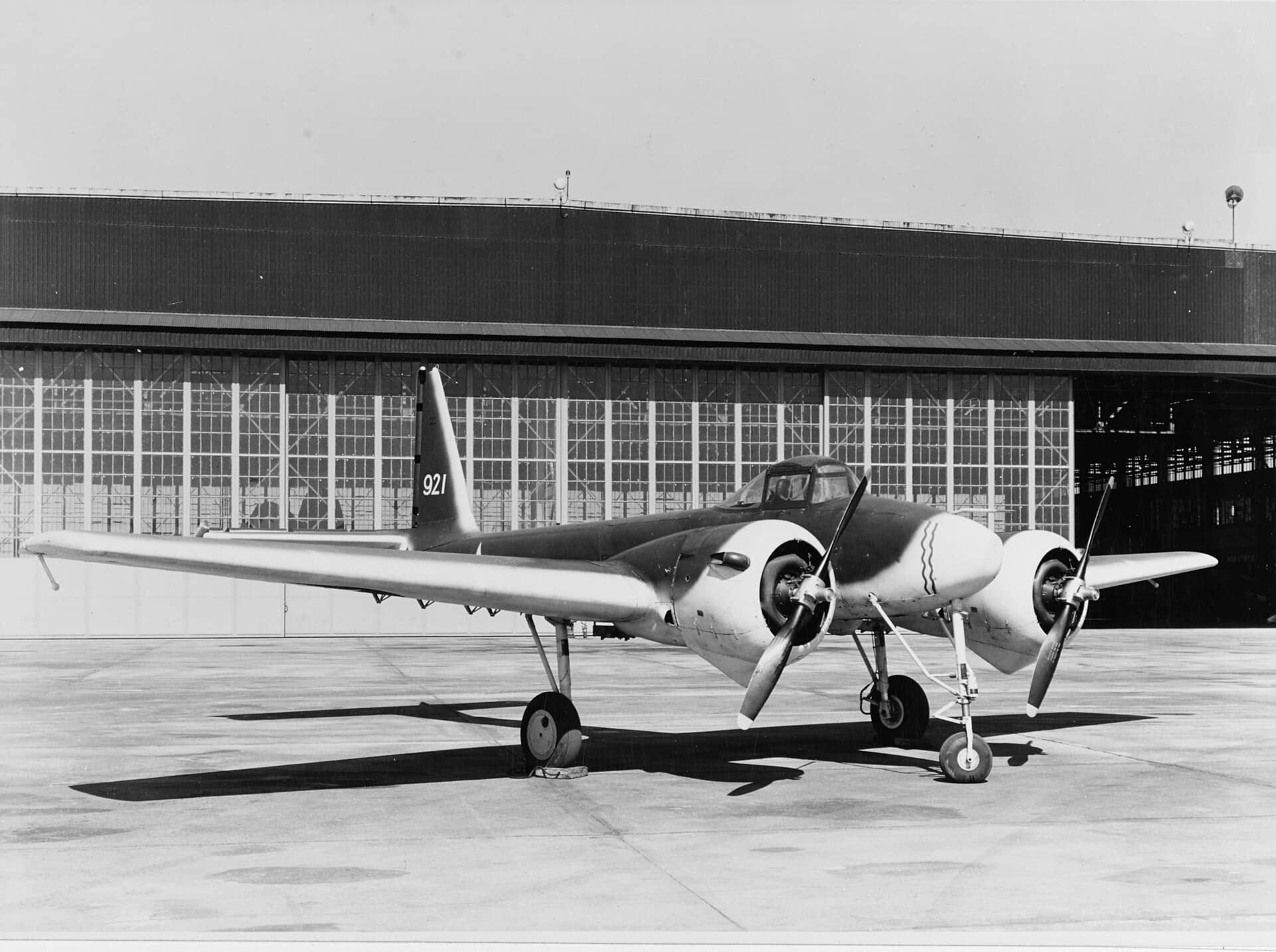 1944年3月,马里兰州帕塔克森特河海军航空站,一架洲际 XTD3R-1 试验机。该型换装莱特 R-975 星形发动机,共造3架原型,另有1架 XTD3R-2;原定量产40架的 TD3R-1 随突击无人机计划一并取消。