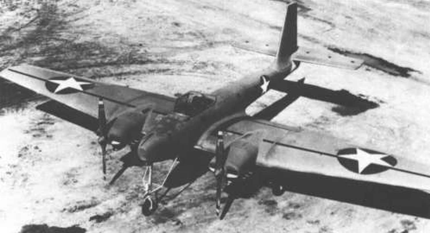 由1架洲际 TDR-1 突击无人机改装而成的 XBQ-4 陆军评估型无人机。该机用于评估陆军是否采用遥控突击无人机。通过试飞,美国陆军认为该机尚不足以满足陆军的作战需求,加之同期常规作战飞机供应充足,陆军未下达任何量产订单。此后陆军又为 XTD2R-1 与 XTD3R 系列预留了 XBQ-5、XBQ-6 等编号,但均无飞机交付。