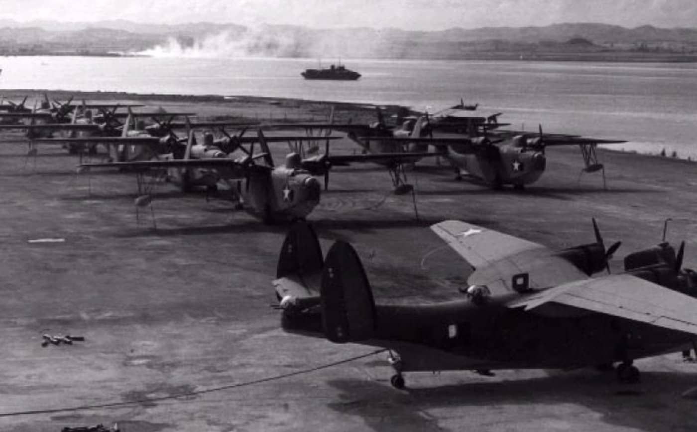 1943年3月12日，停放在波多黎各圣胡安海军航空站、隶属美国海军第203巡逻中队（VP-203）的马丁PBM-3C「水手」水上飞机。注意飞机机头顶部安装的AN/APS-15雷达。
