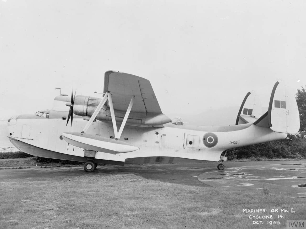 1943年10月，停留在苏格兰奥本、隶属英国皇家空军海岸司令部第524中队的一架马丁PBM-3B「水手I型」水上飞机（序列号：JX103）。当时该中队正在对该型飞机进行评估，但最终英国皇家空军并未采用该机型；1944年，第524中队换装了维克斯「惠灵顿XIII型」轰炸机（Vickers Wellington XIII）。