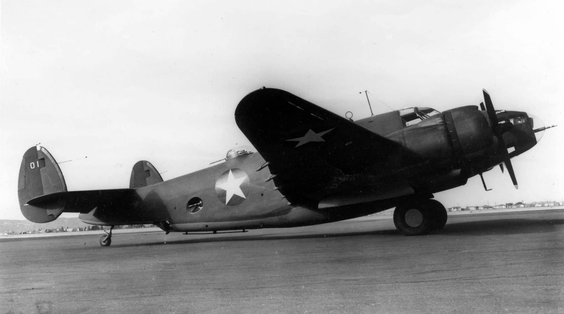 美国陆军航空队接收的18架洛克希德B-37飞机（换装了1700马力的莱特R-2600-13发动机）之一。这18架飞机主要用于武装侦察。注：这幅照片摄于1943年。