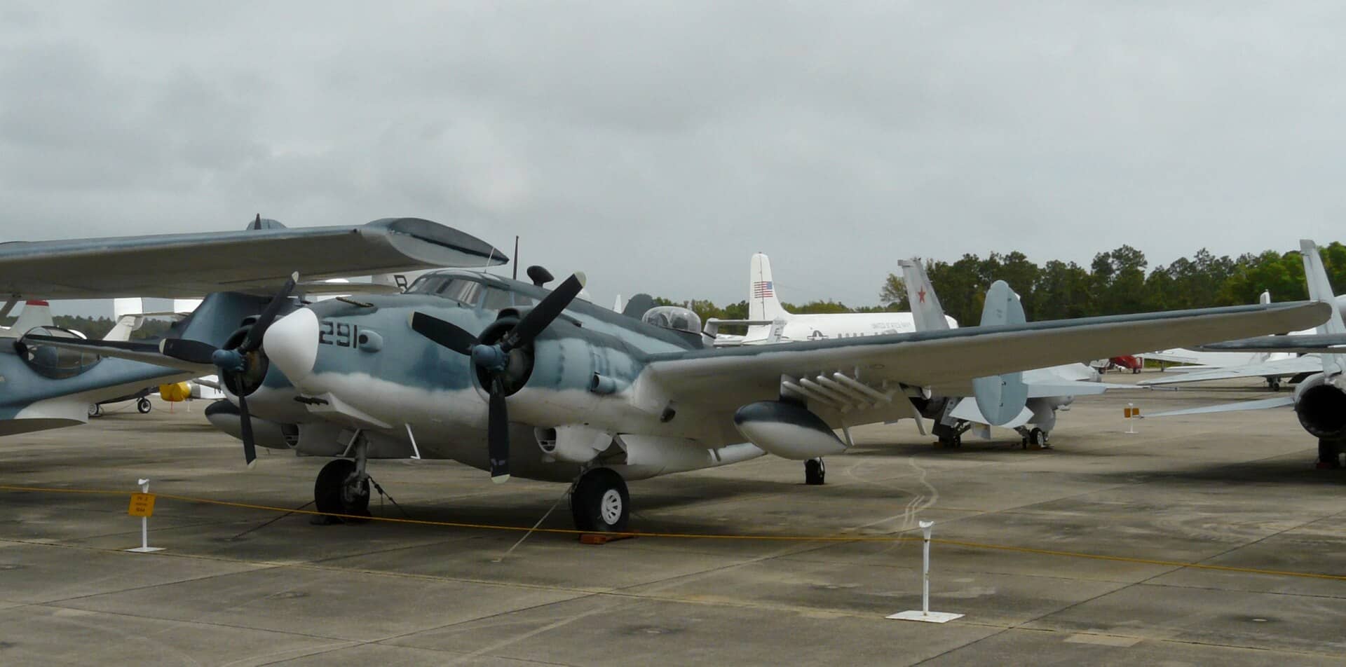位于佛罗里达州彭萨科拉海军航空站（NAS Pensacola）内的国家海军航空博物馆（National Naval Aviation Museum）中公开展出的洛克希德PV-2「鱼叉」岸基巡逻轰炸机。