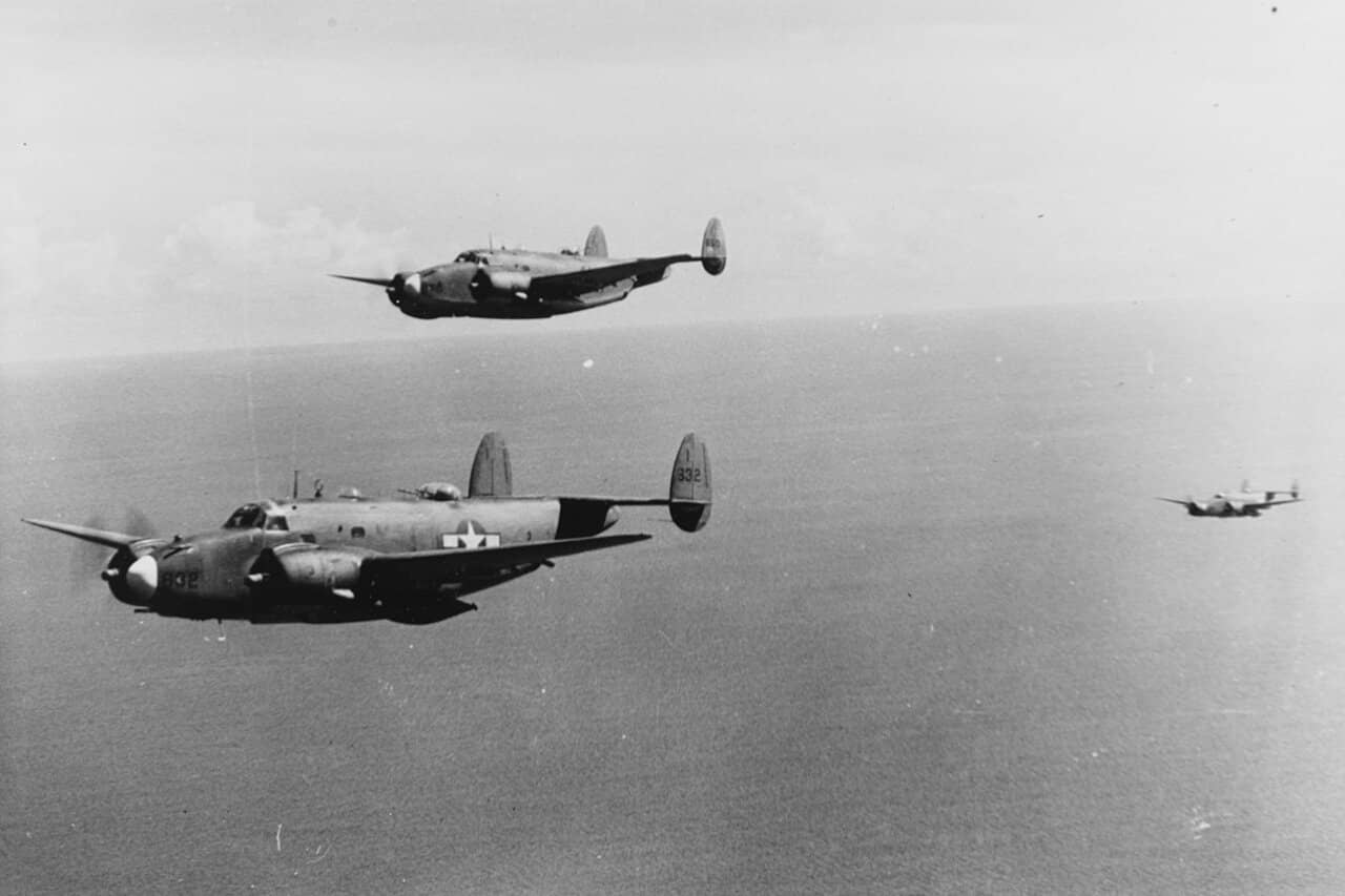 1945年初，前往婆罗洲文莱执行一次为期30分钟打击任务的洛克希德PV-1「文图拉」巡逻轰炸机。这些飞机携带了炸弹和火箭弹。注：巡逻、侦察、反潜和轰炸都是PV-1「文图拉」的任务职责。
