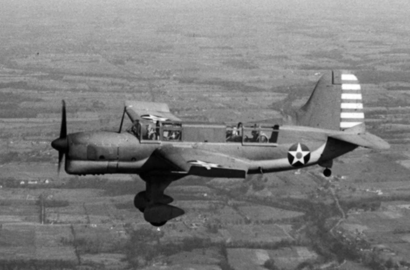1942年初,一架正在飞行的美国海军柯蒂斯SO3C-1「海鸥」。
