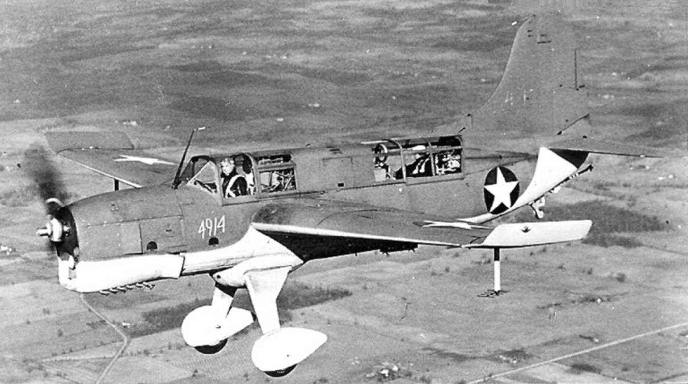 1942年,一架正在飞行的美国海军柯蒂斯SO3C-2「海鸥」(序列号:BuNo 4914)。
