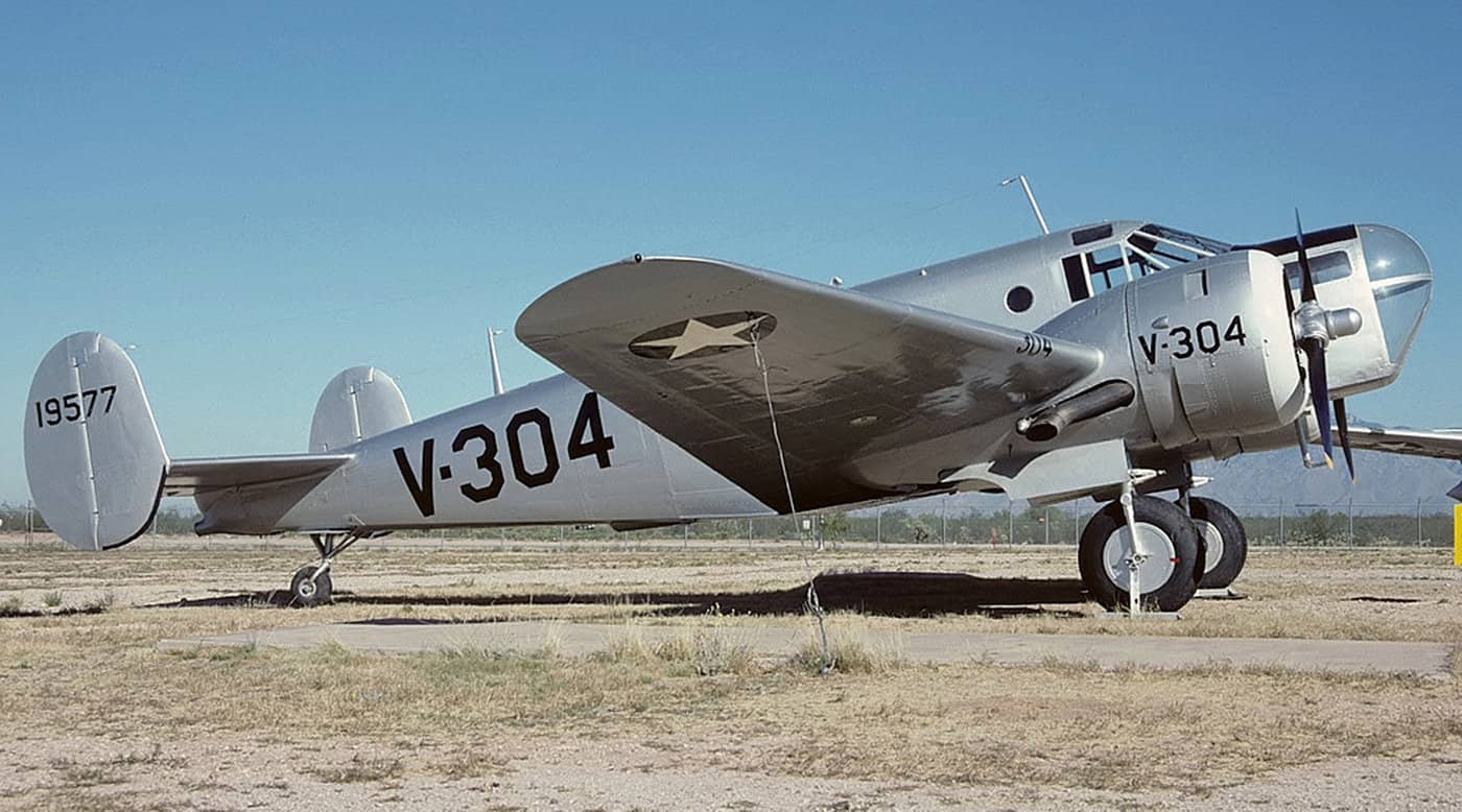 皮马航空航天博物馆(Pima Air & Space Museum)一架修复后保养良好的比奇 AT-11「堪萨斯人」教练机。
