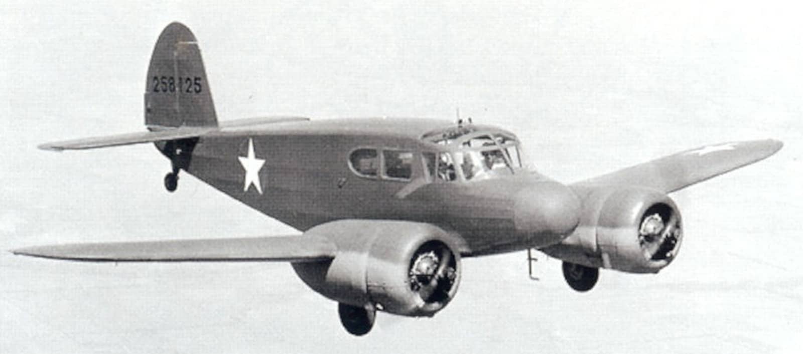 塞斯纳 AT-17「山猫」双发教练型