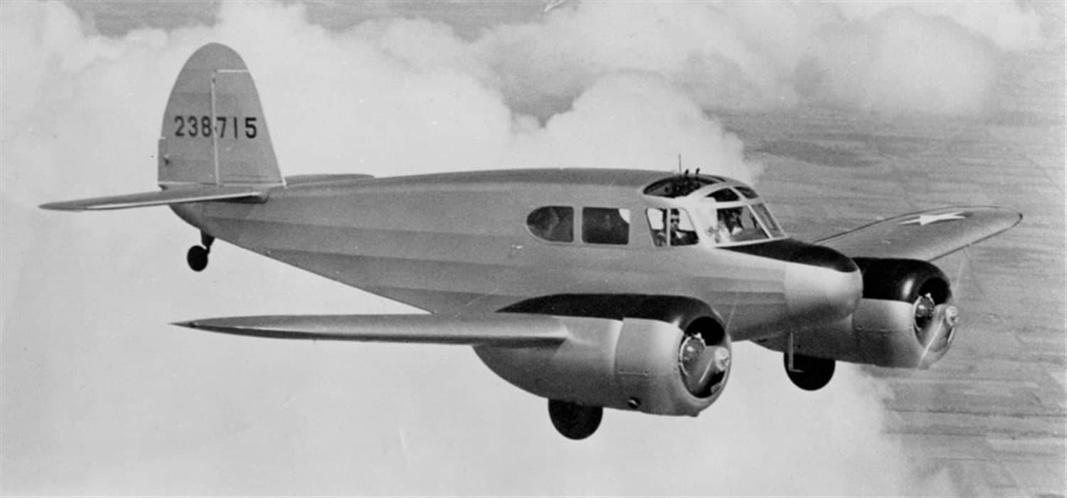 二战期间,一架隶属美国陆军航空队的塞斯纳 AT-17「山猫」教练机(序列号:42-38715)。