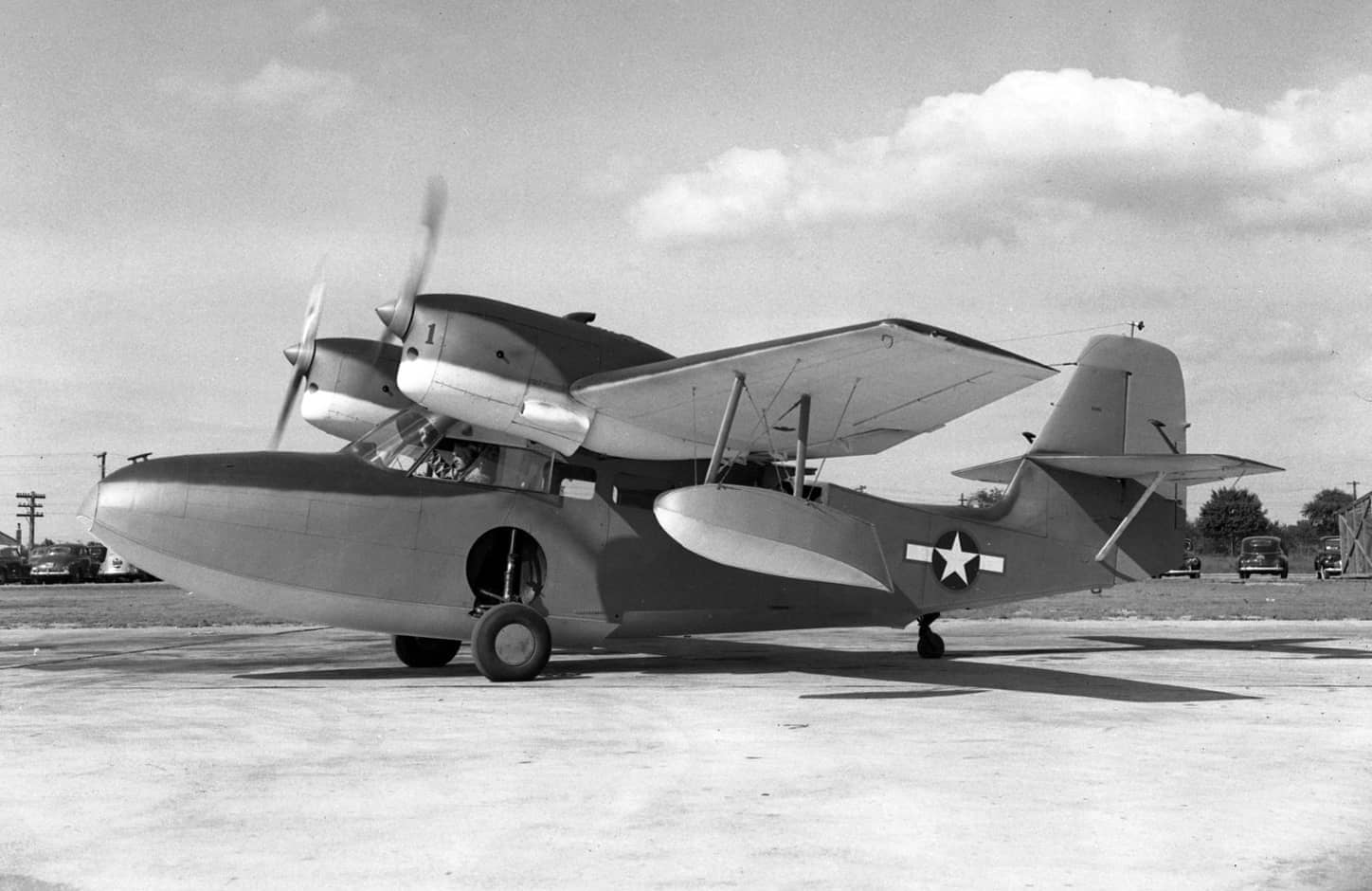 1942年7月,在美国纽约州贝斯佩奇格鲁曼机场试飞的美国海军 J4F-2「韦奇安」水陆两用机。