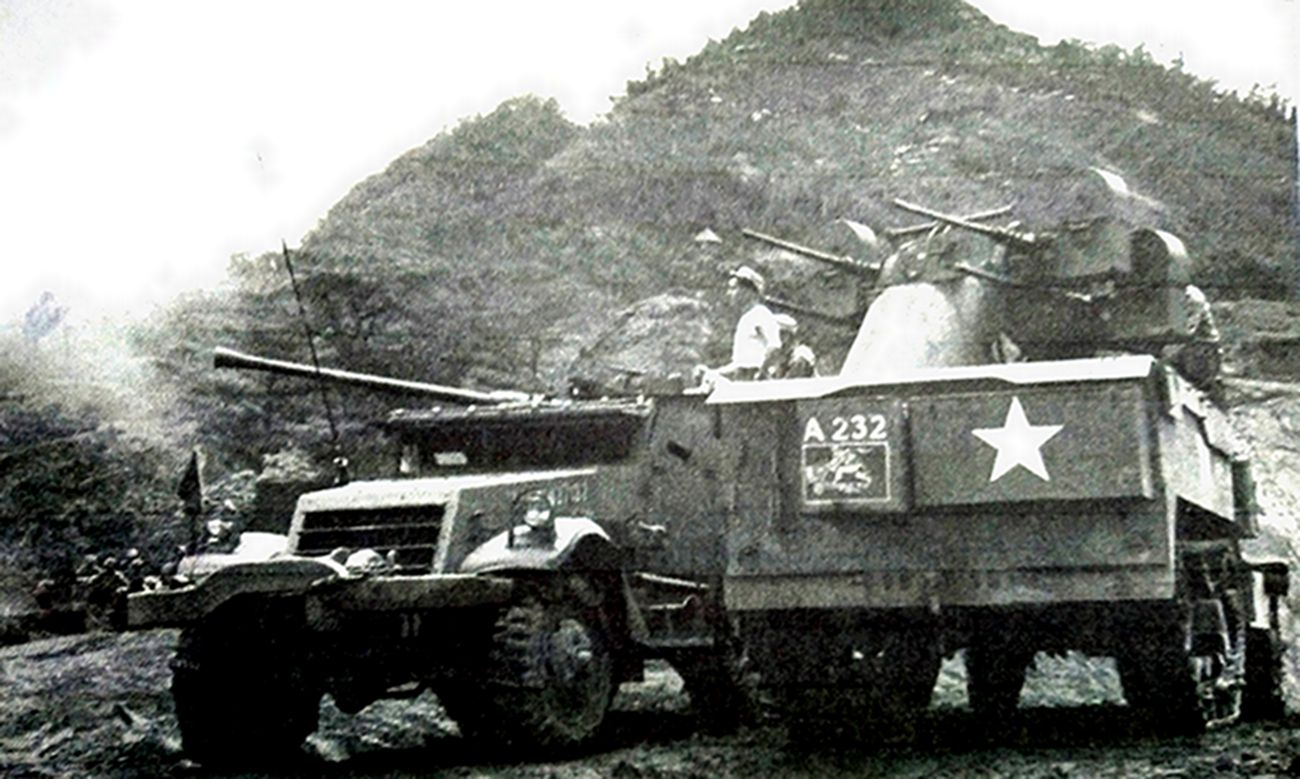 1945年8月，「菲律宾战役」期间，美军209装甲防空营的一辆M15型半履带装甲车与一辆M16半履带装甲车同时为美军第32步兵师提供地面火力支援。在太平洋地区作战时，这些防空装甲车经常用防空武器为地面部队作火力支援。