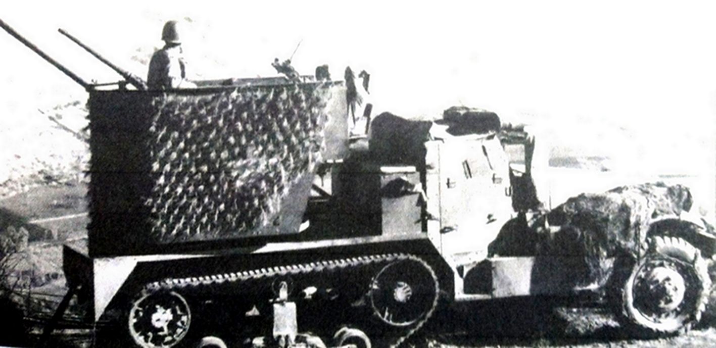1944年1月，「意大利战役」期间，在意大利圣彼得地区作防空警戒的美军105装甲防空营的一辆M15型半履带装甲车，该车炮塔与车身都备有迷彩伪装网。