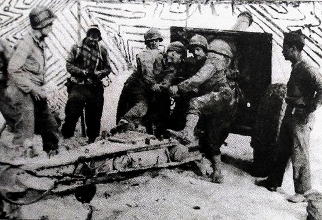 1943年3月，「突尼斯战役」期间，北非战场突尼斯地区作战的许多美军部队仍在使用M1918式旧式155毫米榴弹炮。图中是一门在EI Guettar镇附近作战的美军M1918A3式155毫米榴弹炮。