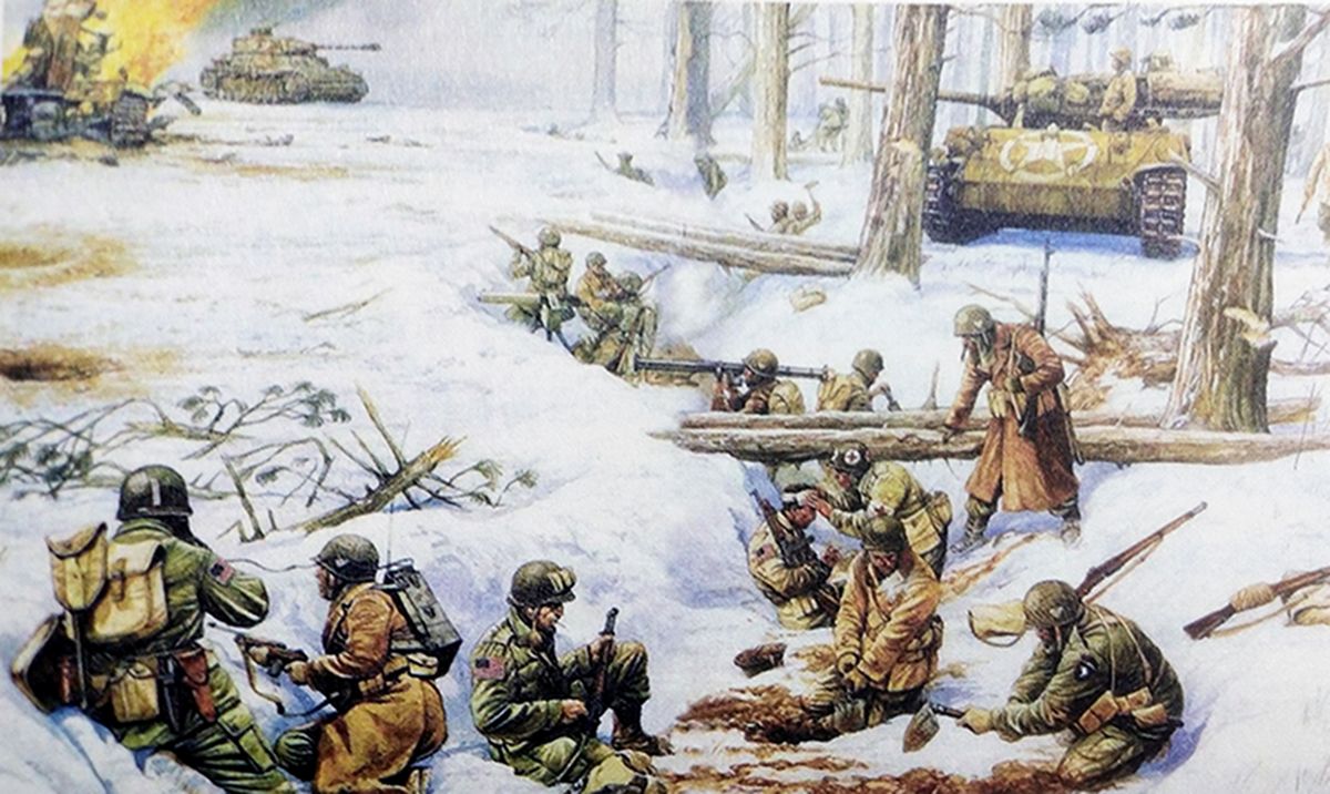 绘图：1944年12月，「阿登反击战」期间，西线战场阿登地区，在美军构筑的防御阵地中，美军正在拼命抵挡德军进攻，其中一名士兵用M1A1型「巴祖卡」火箭发射筒击毁了一辆德军坦克。早期，「巴祖卡」火箭发射筒发射的火箭弹对60度倾角的装甲的穿透力只有76毫米。后来尽管已提高至102毫米，但此时德军重型坦克的正面装甲与侧裙装甲已装上了更厚的新型铸造装甲，这使得巴祖卡火箭筒只能对准坦克的履带、观察孔、车轮或者后发动机攻击才能达到击伤或击毁的效果。