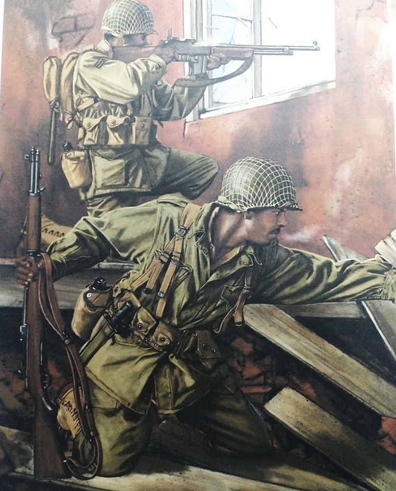 绘图：二战战场，一名手持M1918A2「勃朗宁」自动步枪的美军士兵正在房屋窗口向外射击。由于该枪只有20发弹容量，自动射击时射速又高，子弹很快打光，因此该名士兵腰上挂满了子弹盒（按规定，每支枪配备12个弹匣）。