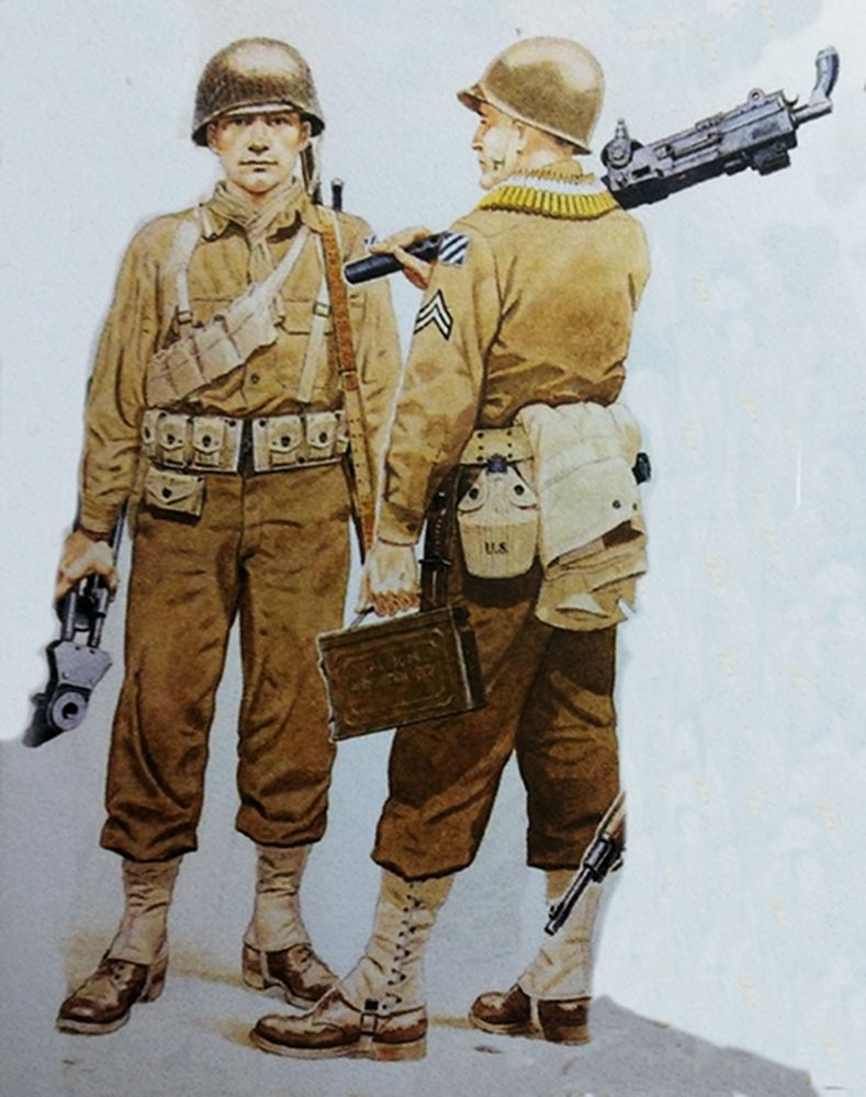 二战战场上，美军第3步兵师的两名机枪手，右边士兵肩扛M1919重机枪的枪身，左边士兵则拿着重机枪的枪架。
