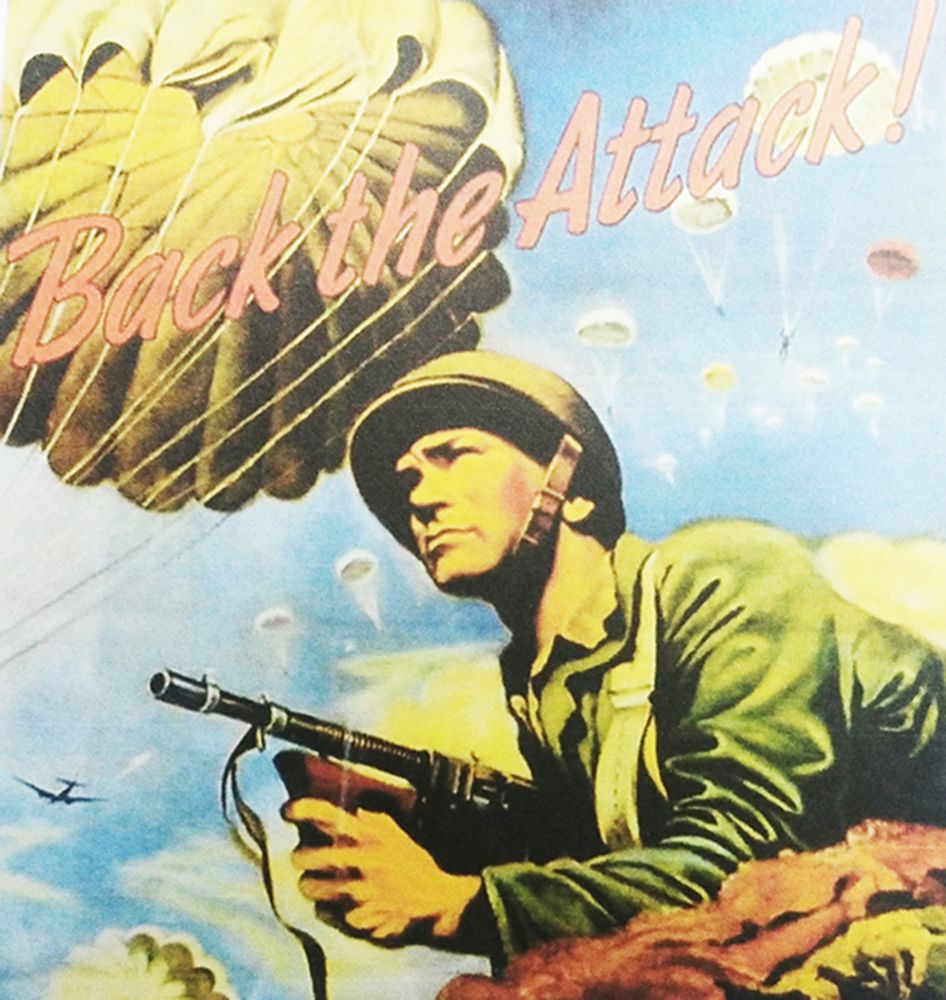绘图:这是一张二战时期的宣传海报。图中一名美军空降兵手持M1928汤普森冲锋枪作战斗状,海报上写有「反击」字样,反映的是盟军1944年D日登陆法国的反击行动。