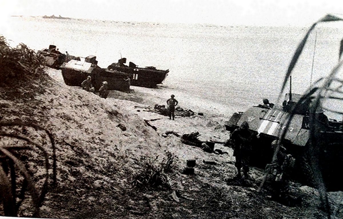 1945年，「冲绳岛战役」期间，LVT3首次参战，美陆军第96师第1营正在支援美海军陆战队第6师的进攻。在冲绳岛进攻作战中，美军各进攻部队均装备了一批新的LVT3，数量不少的LVT3在进攻中发挥了重要作用。