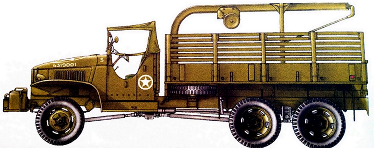 1944年,西线战场,美军一辆加装了吊架的GMC CCKW 353B型卡车,用于处理搬离故障车。