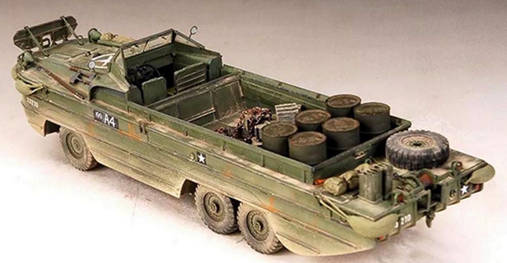 通用DUKW353型轮式水陆两栖运输车俯视图