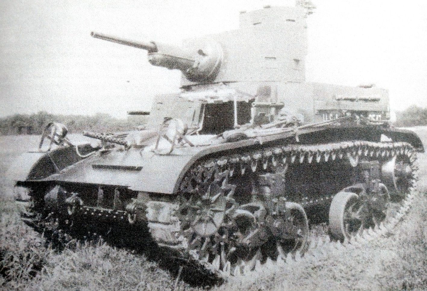 1940年5月,在阿伯丁武器试验场上的一辆训练中的美军M2A4轻型坦克。