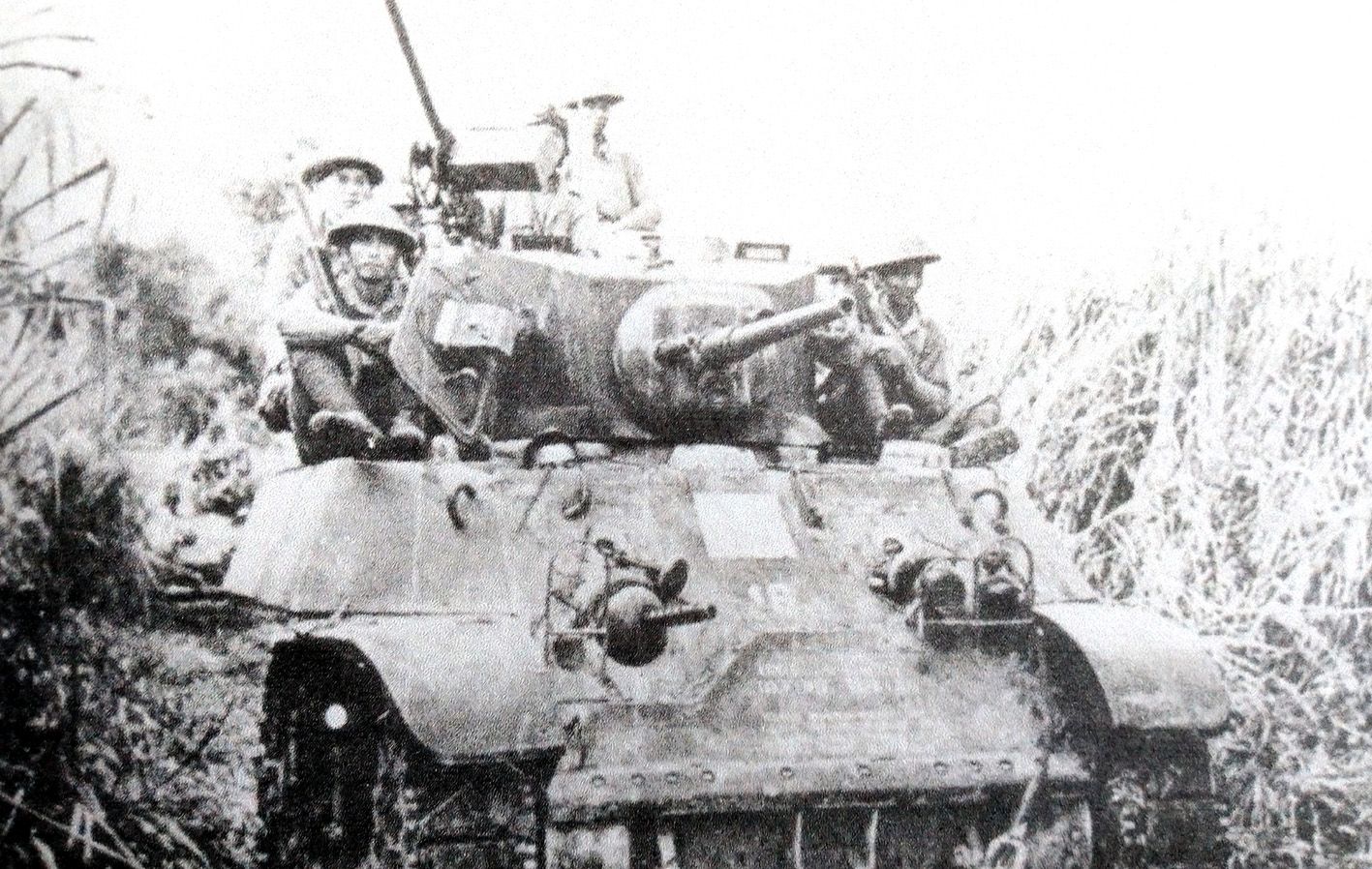 1944年-1945年间,「缅甸战役」期间,正在执行战斗任务的中国远征军的一辆M3A3轻型坦克。