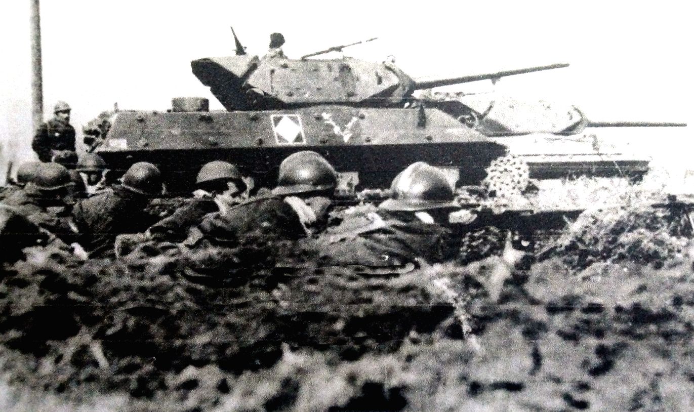 1944年11月,「斯特拉斯堡战役」期间,法军第11「非洲猎人」团的一辆M10坦克歼击车。