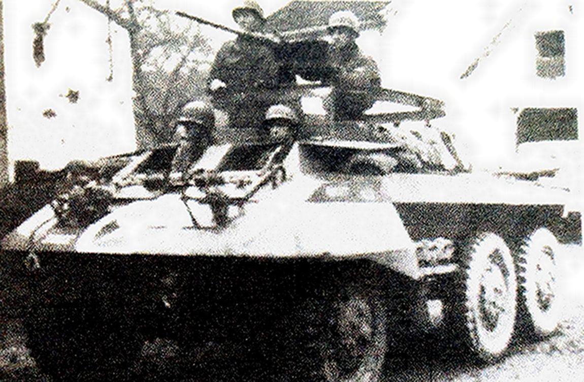 1945年2月，德国地区，美军第3军第6骑兵团的一辆M20通用装甲车正在战斗戒备中。