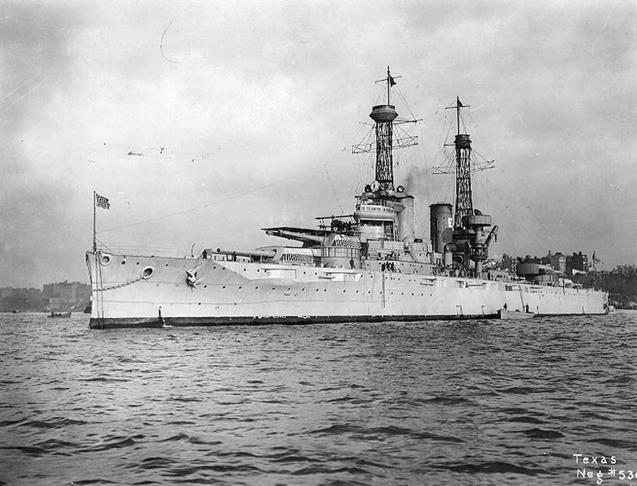 1919年间,停泊于纽约市外海的「得克萨斯」号战列舰(BB-35)。