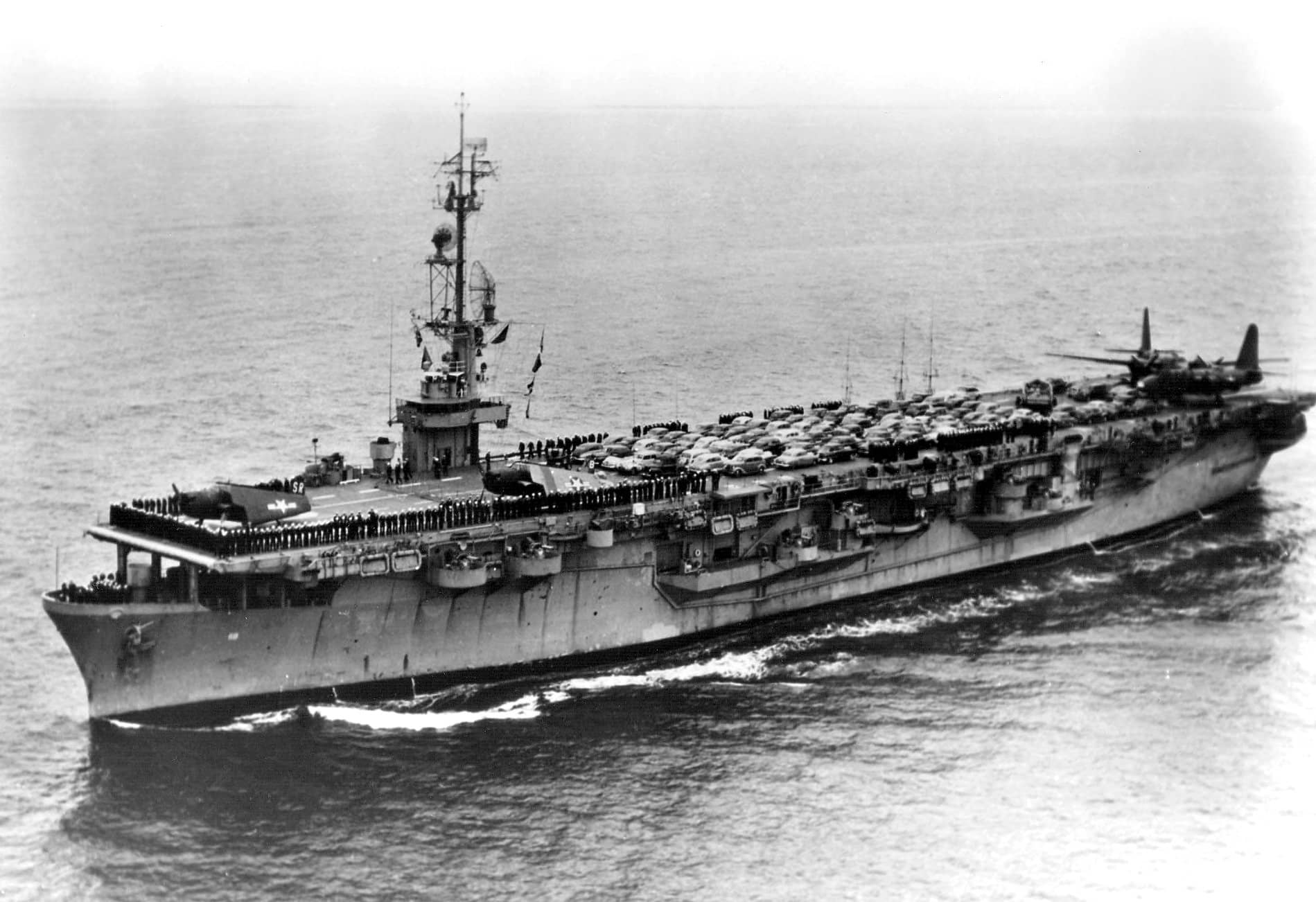 1946年2月服役的启航湾级「西西里」号护航航空母舰（CVE-118）。该舰未参加第二次世界大战。1948年曾运载美国陆军航空队的 F-80「流星」喷气战斗机；1949年运载希腊的 SB2C「地狱俯冲者」前往地中海。朝鲜战争期间编入第77特混编队，以 F4U-4「海盗」与直升机支援仁川登陆及后续作战，1954年退役拆解。